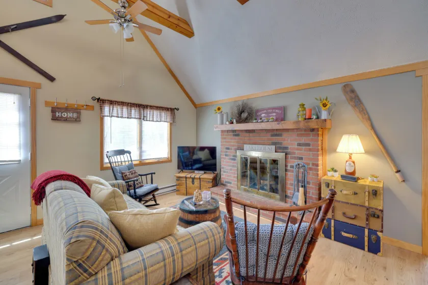 Walk to Beach: Pocono Lake Cabin w/ Pool Access! - Image 1