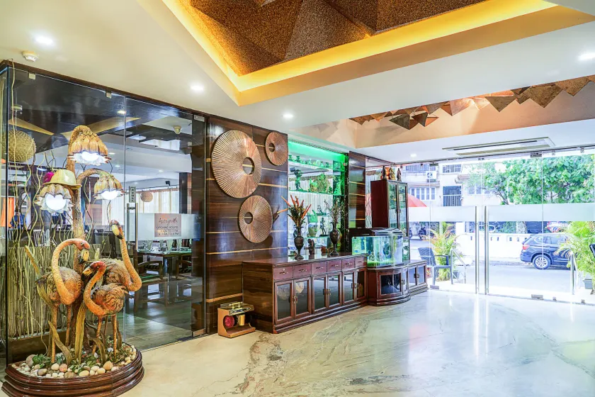 Super Inn Armoise Hotel - Navrangpura, Ahmedabad - Image 1
