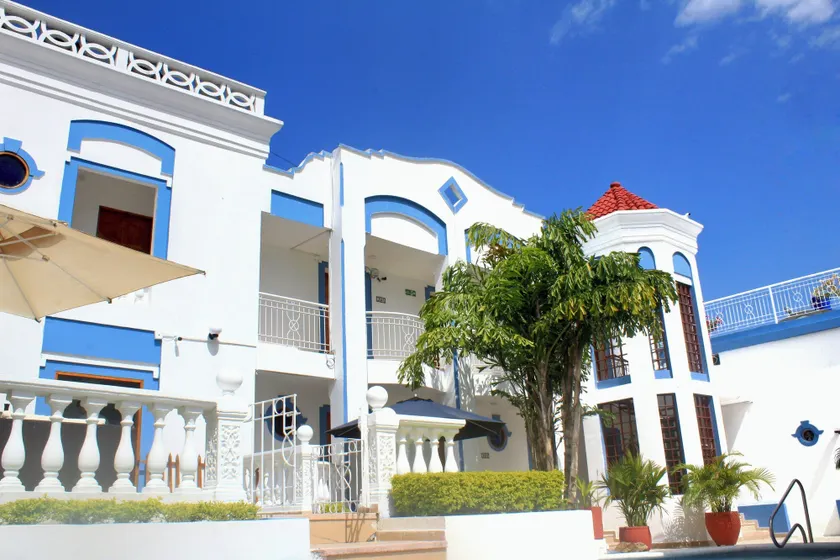 Hotel Corozal Plaza - Image 1