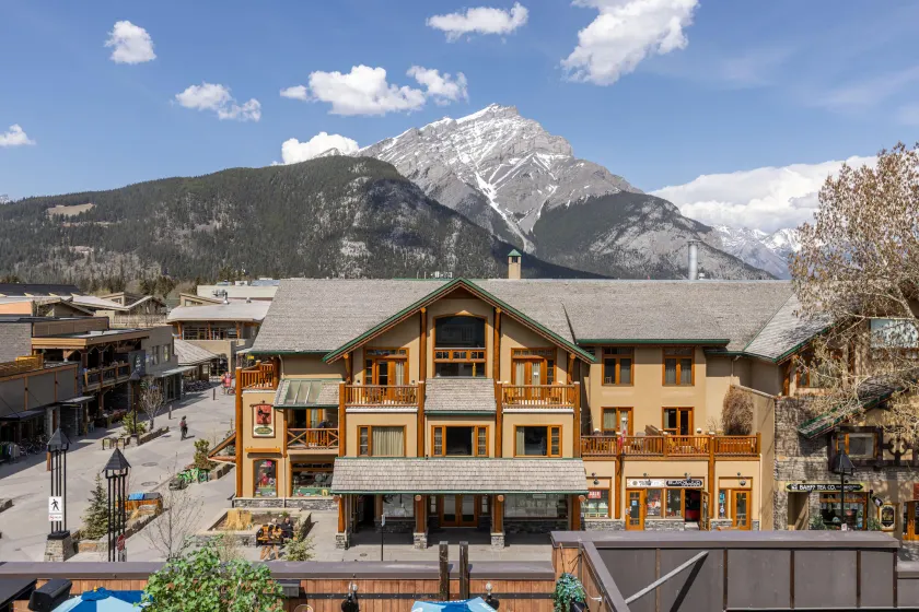 Brewster Mountain Lodge - Image 1