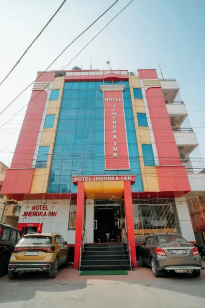 Hotel Jinendra Inn - Image 1