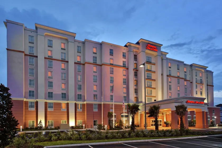 Hampton Inn & Suites Orlando Airport @ Gateway Village - Image 1