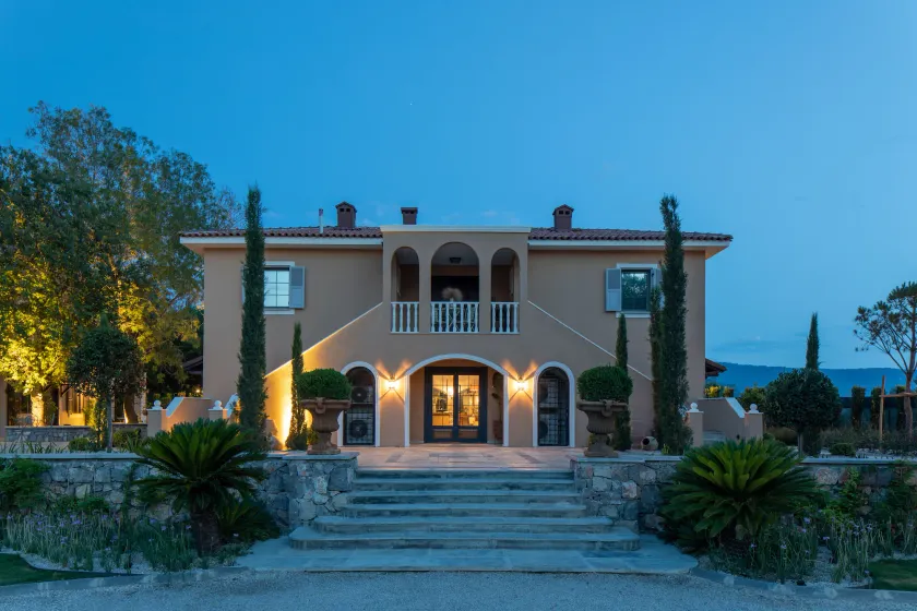 Zigo's Hotel - Image 1