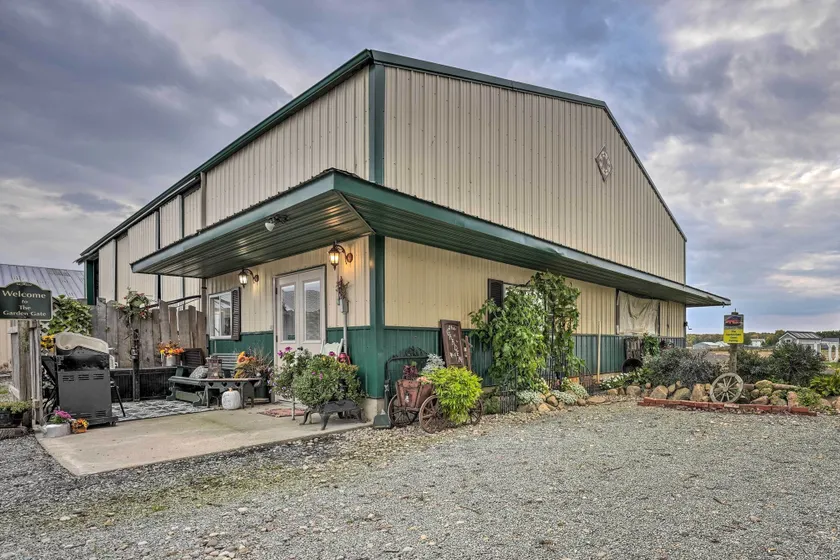 Farm Living w/ Fresh Harvest: Goshen Studio! - Image 1