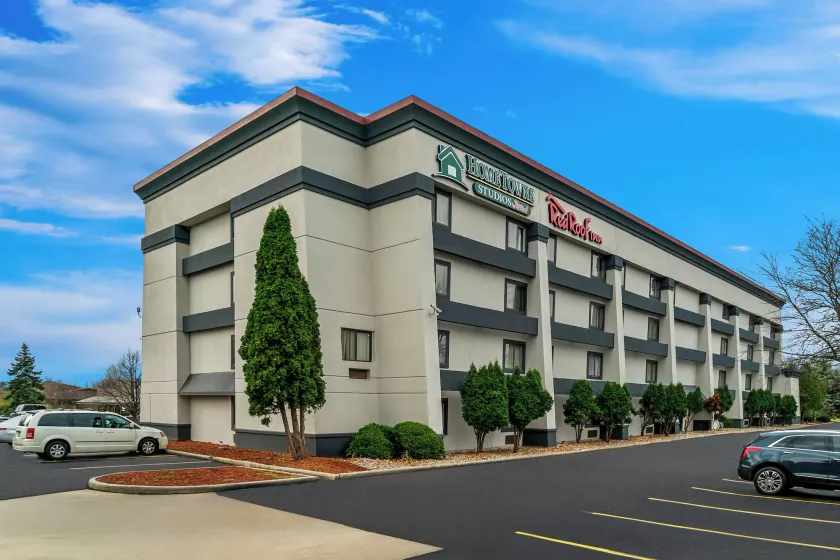Red Roof Inn Flint - Image 1