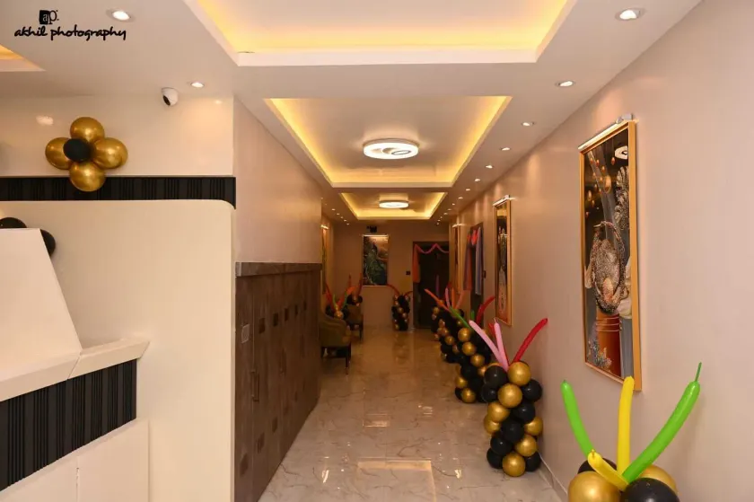 Royal Galaxy Homes - Hall