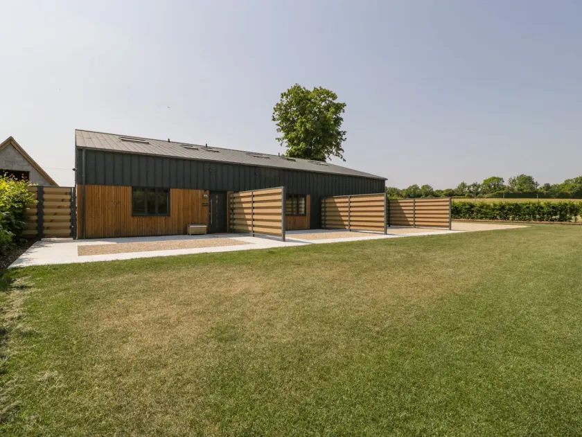 Linden Barn - Image 1