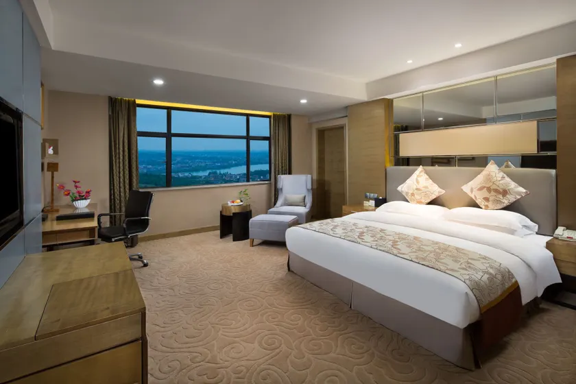 Shaoyang Huatian Hotel - Image 1