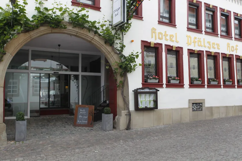 Hotel-Restaurant Pfälzer Hof - Image 1
