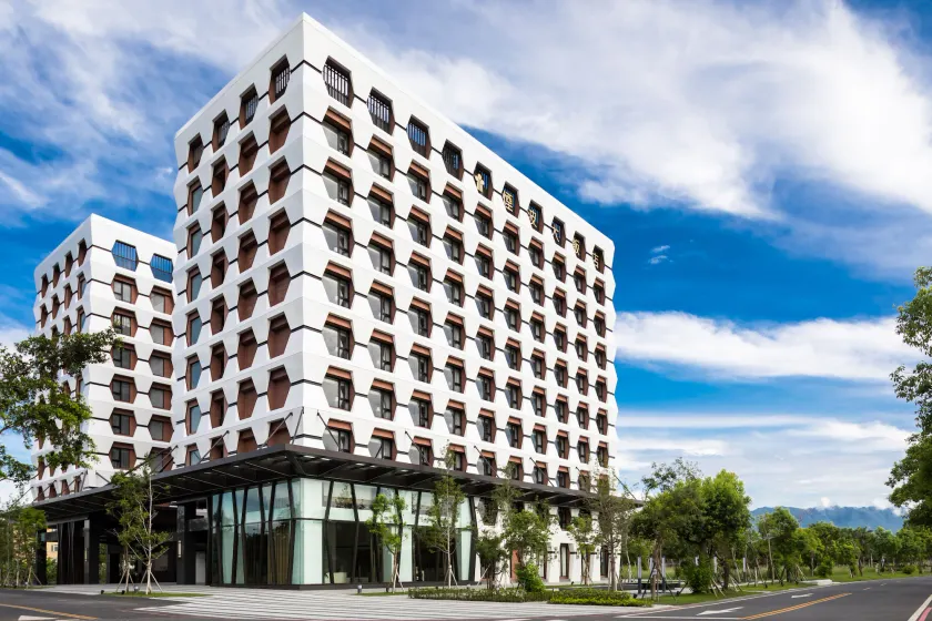 Lakeshore Hotel Yilan - Image 1