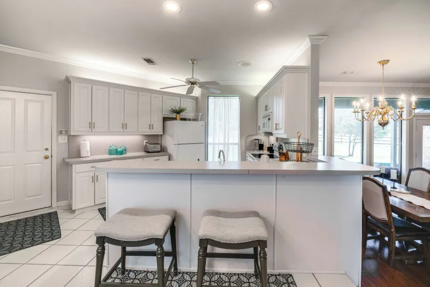 ~ 3 Mi to Dtwn: Aubrey Vacation Rental w/ Patio! - Interiør