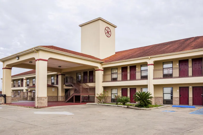 OYO Hotel LSU - Image 1