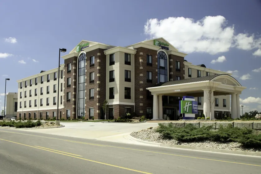 Holiday Inn Express & Suites Marion Northeast by IHG - Image 1