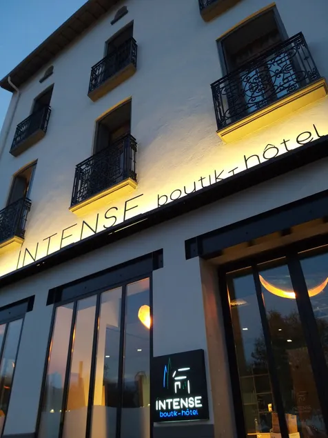 Intense Boutik-Hôtel - Image 1