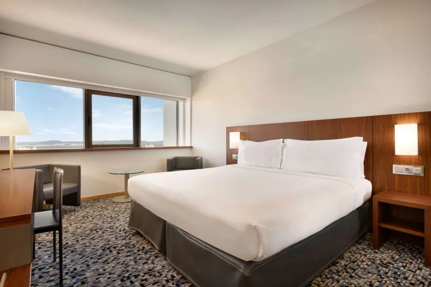 Ramada by Wyndham Lisbon - Image 1