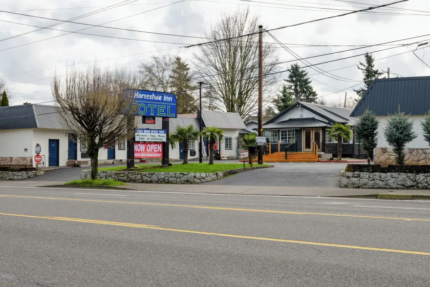 Horseshoe inn - Image 1