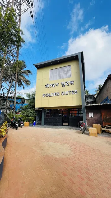 Hotel Golden Suites - Near Nesco - Image 1