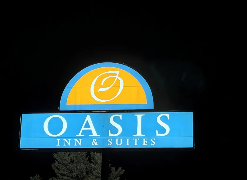 Oasis Inn and Suites - Image 1