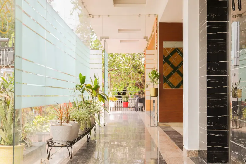 Hotel Royal Palm Dehradun - Interior entrance