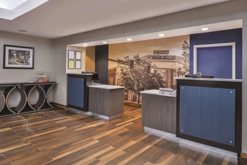 La Quinta by Wyndham Atlanta South - Newnan - Image 1