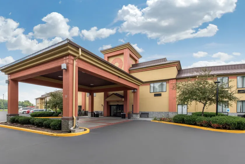 Quality Inn & Suites Brownsburg - Indianapolis West - Image 1