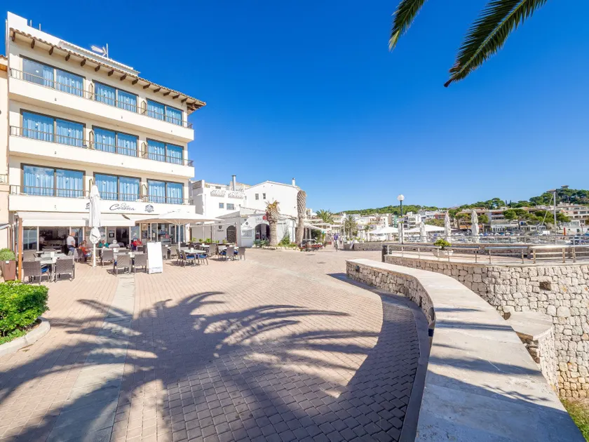 Hostal Port Corona - Image 1