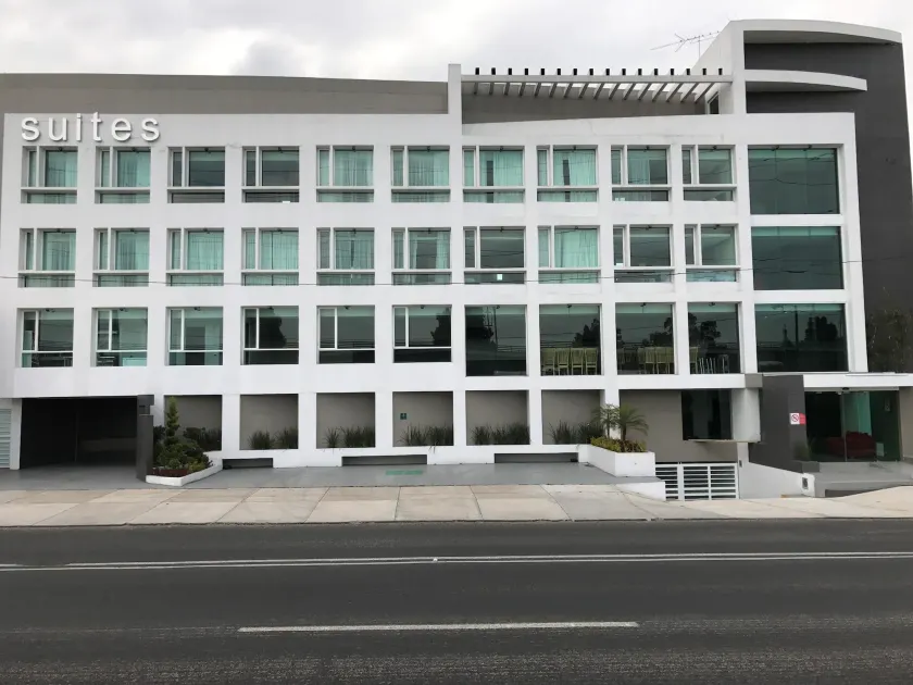 Best Western Plus Metepec & Suites - Image 1