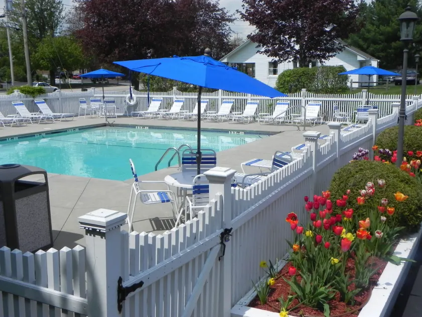 Elmwood Resort Hotel - Image 1