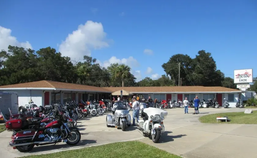 Scoot Inn - Image 1