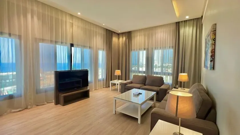 لورين للشقق المخدومة الكورنيش - اقتصادى - Loren Served Apartments Al corniche - Economic - Image 1