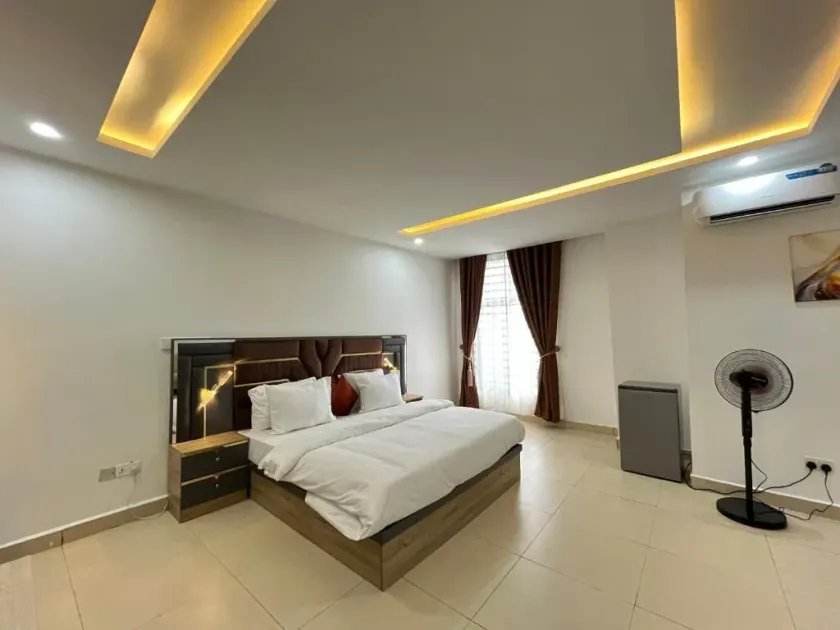 O2 Contiential Suites - Room