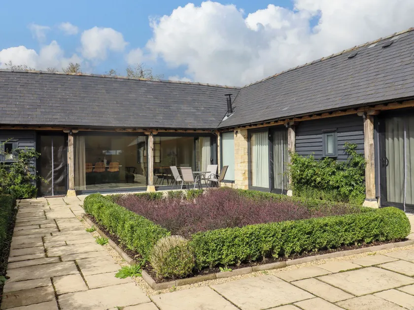 Hawthorn Barn - Image 1