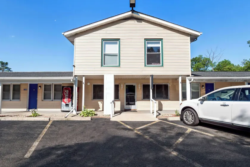 Americas Best Value Inn Jonesville/Hillsdale - Image 1