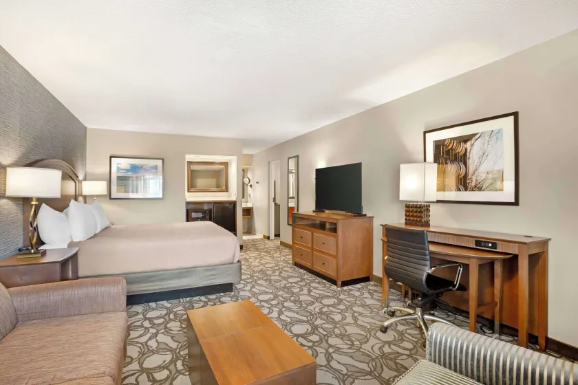 Best Western Plus Black Oak - Image 1