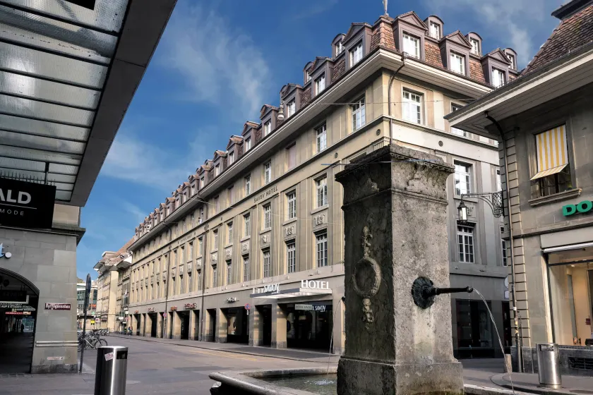 Hotel Savoy - Image 1