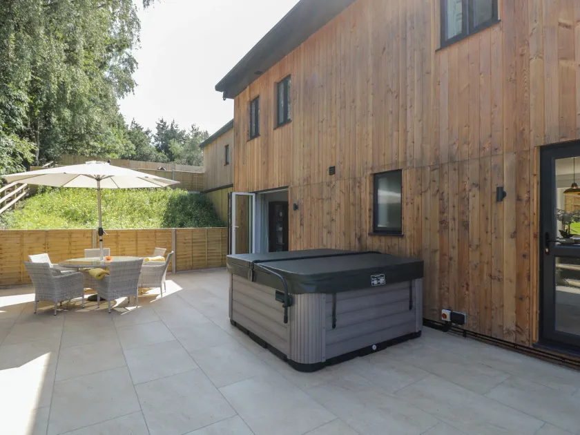 Stag Cottage - Image 1