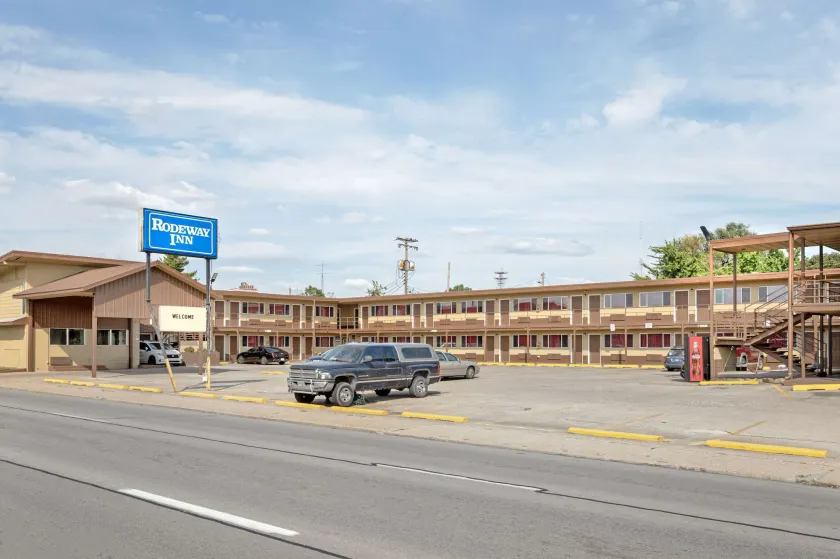 Rodeway Inn Terre Haute near University - Image 1