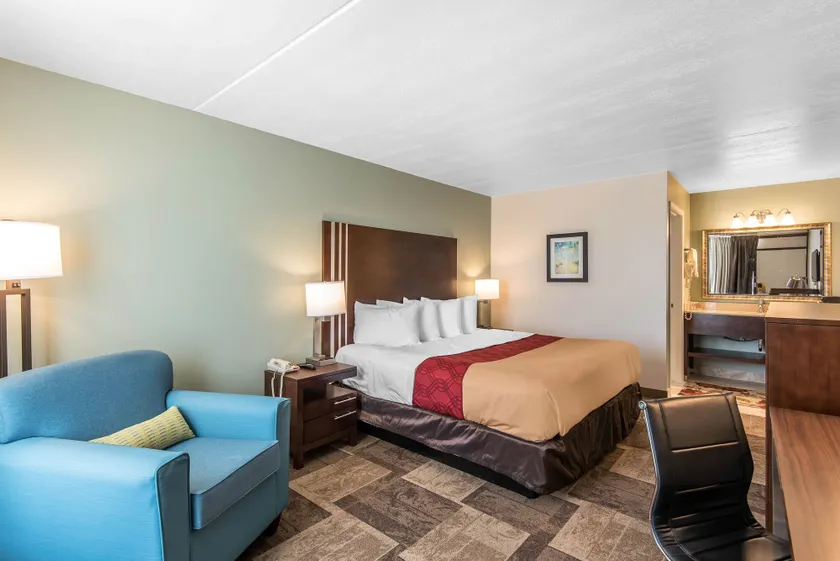 Econo Lodge Oak Grove-Blue Springs - Image 1