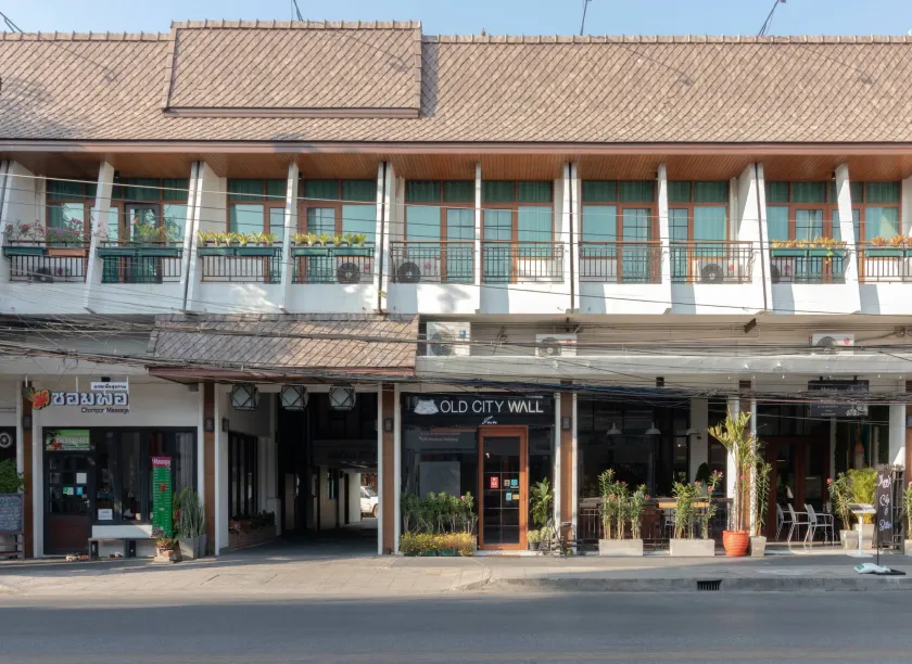 The Old City Wall Inn - Image 1