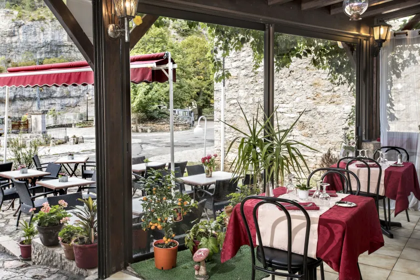 Logis Hôtel restaurant Auberge de la Cascade - Image 1