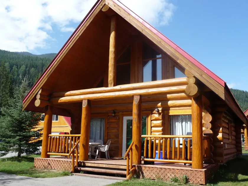 Chancellor Peak 1BR and Loft Wooden Cabin near Lake Louise - Image 1