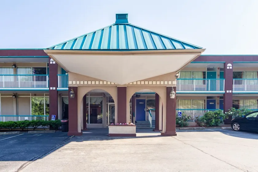 Motel 6-Groton, CT - Casinos nearby - Image 1