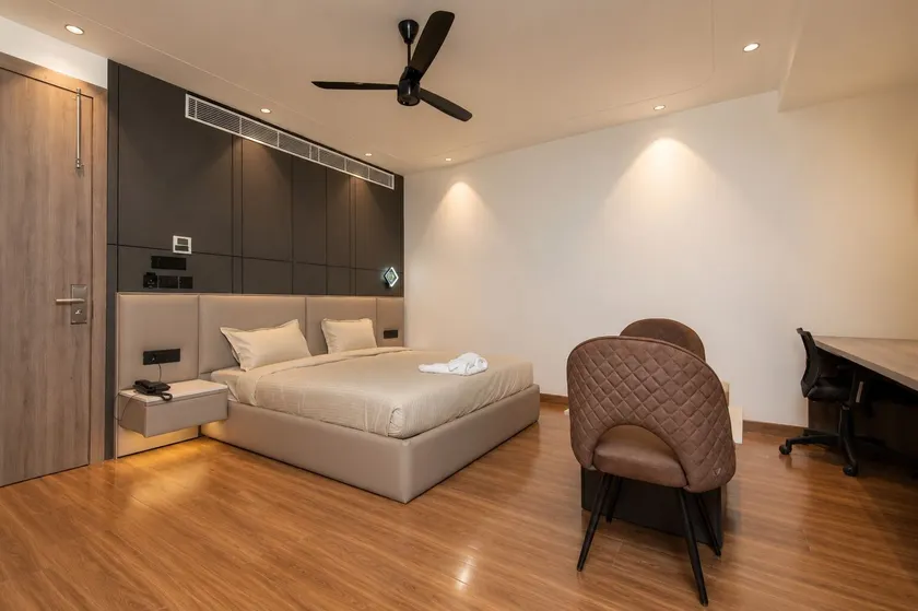 Melange Hotel - Golf course road - Image 1