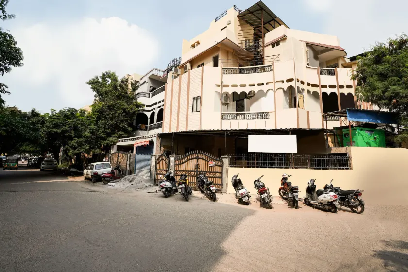 Super Collection O Townvilla Guesthouse - Image 1