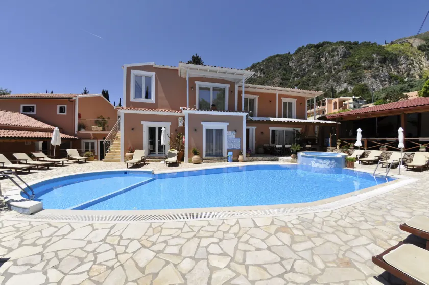 Angels Pool Studios and Apartments - Image 1