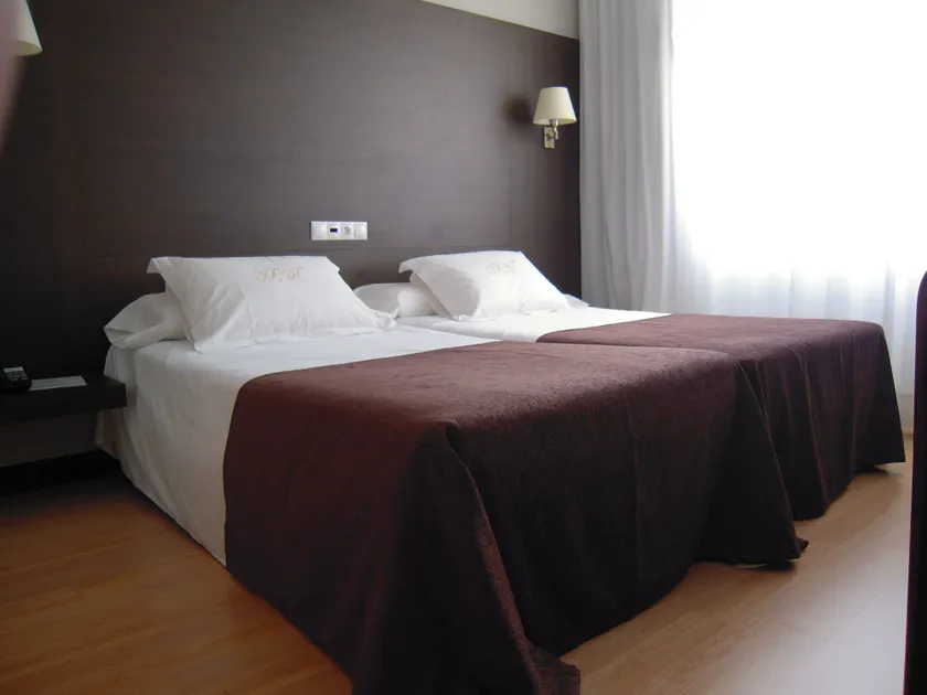 Hotel Mendez Nuñez - Image 1