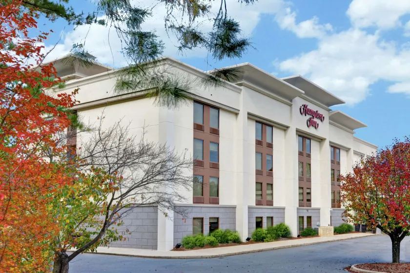 Hampton Inn Salisbury - Image 1