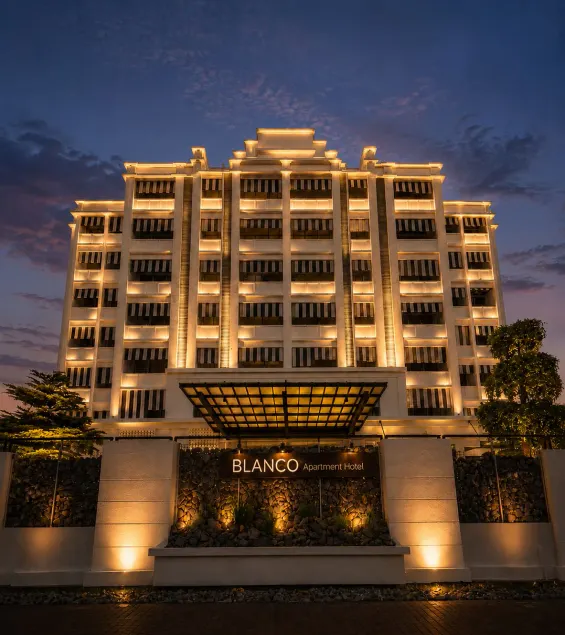 Blanco Apartment Hotel - Image 1
