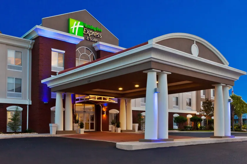 Holiday Inn Express Hotel & Suites Dothan North by IHG - Image 1