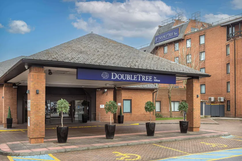 DoubleTree by Hilton Manchester Airport - Image 1